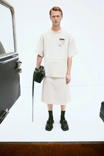 Look 28